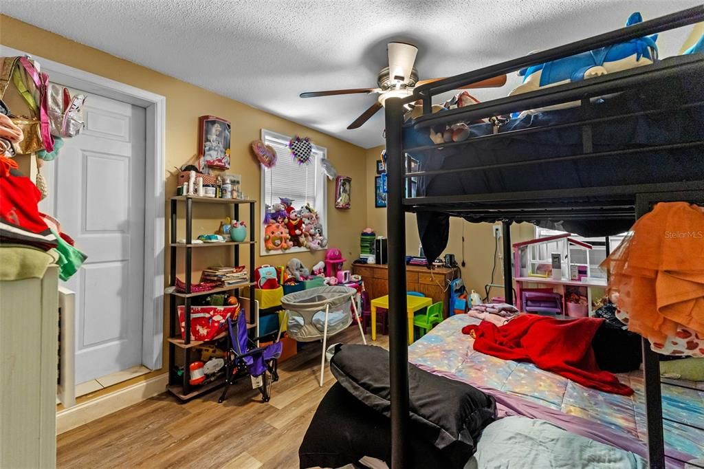 For Sale: $390,000 (6 beds, 0 baths, 3214 Square Feet)