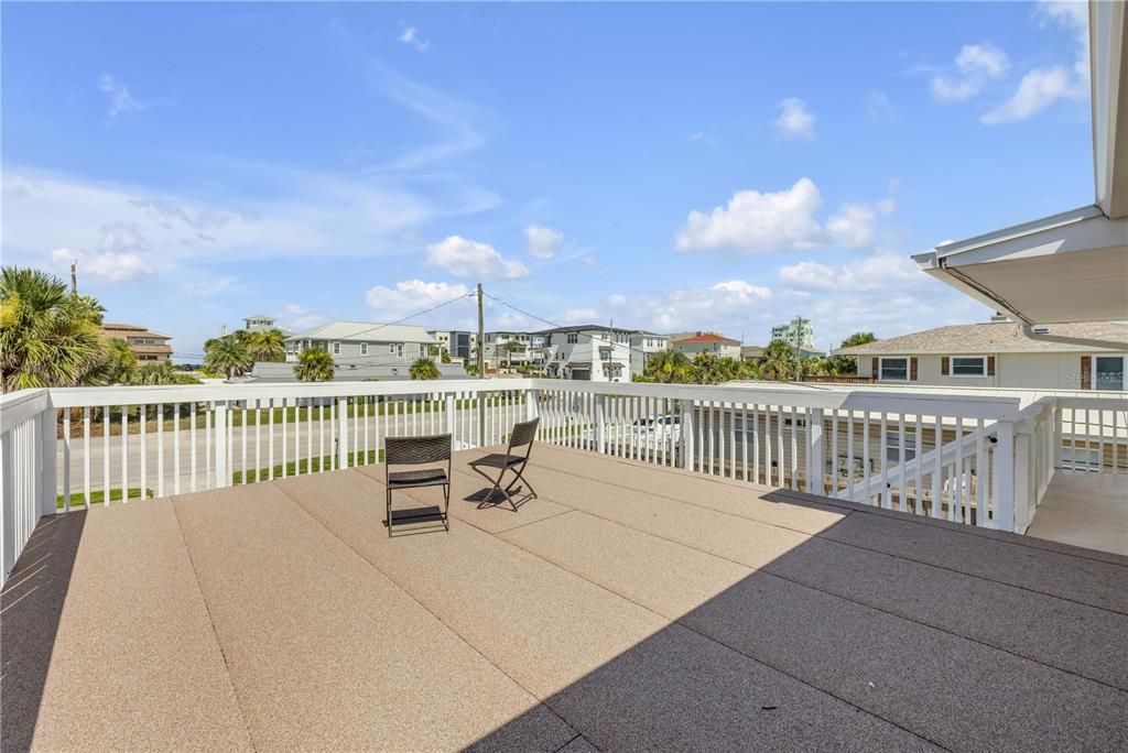 合同活跃: $639,900 (4 贝兹, 0 浴室, 2052 平方英尺)