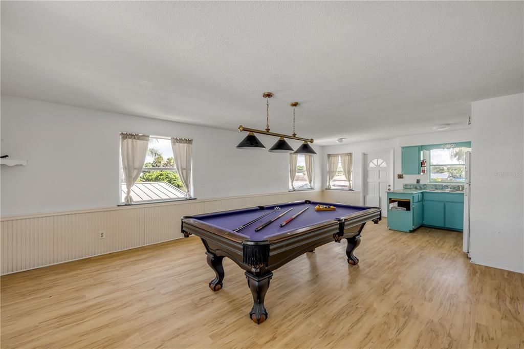 合同活跃: $639,900 (4 贝兹, 0 浴室, 2052 平方英尺)