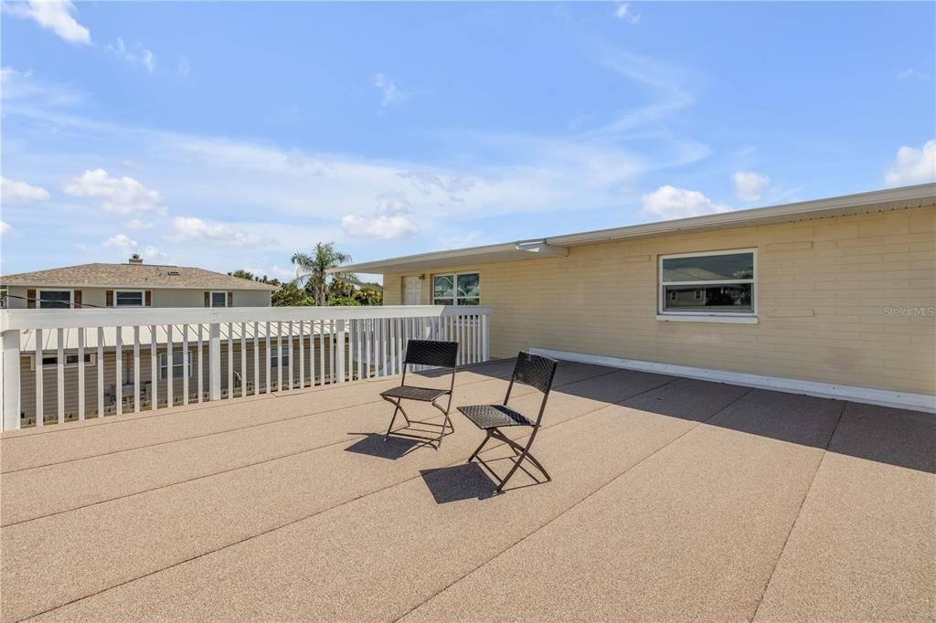 合同活跃: $639,900 (4 贝兹, 0 浴室, 2052 平方英尺)