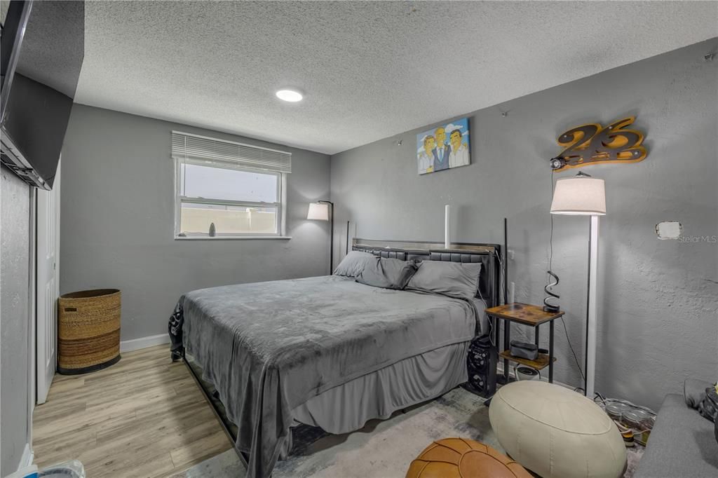 合同活跃: $639,900 (4 贝兹, 0 浴室, 2052 平方英尺)