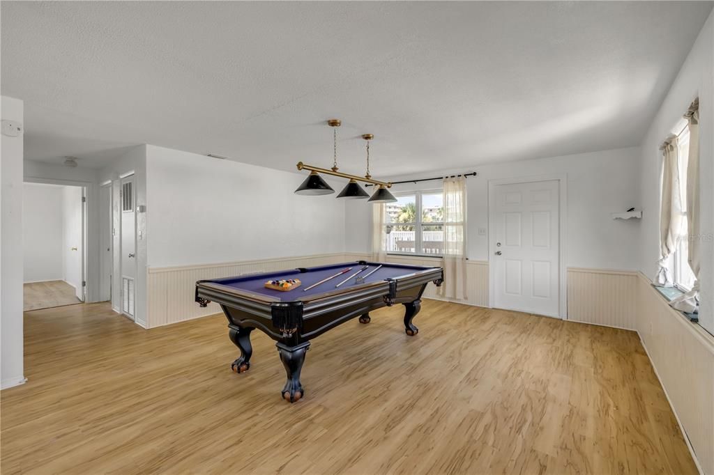 合同活跃: $639,900 (4 贝兹, 0 浴室, 2052 平方英尺)