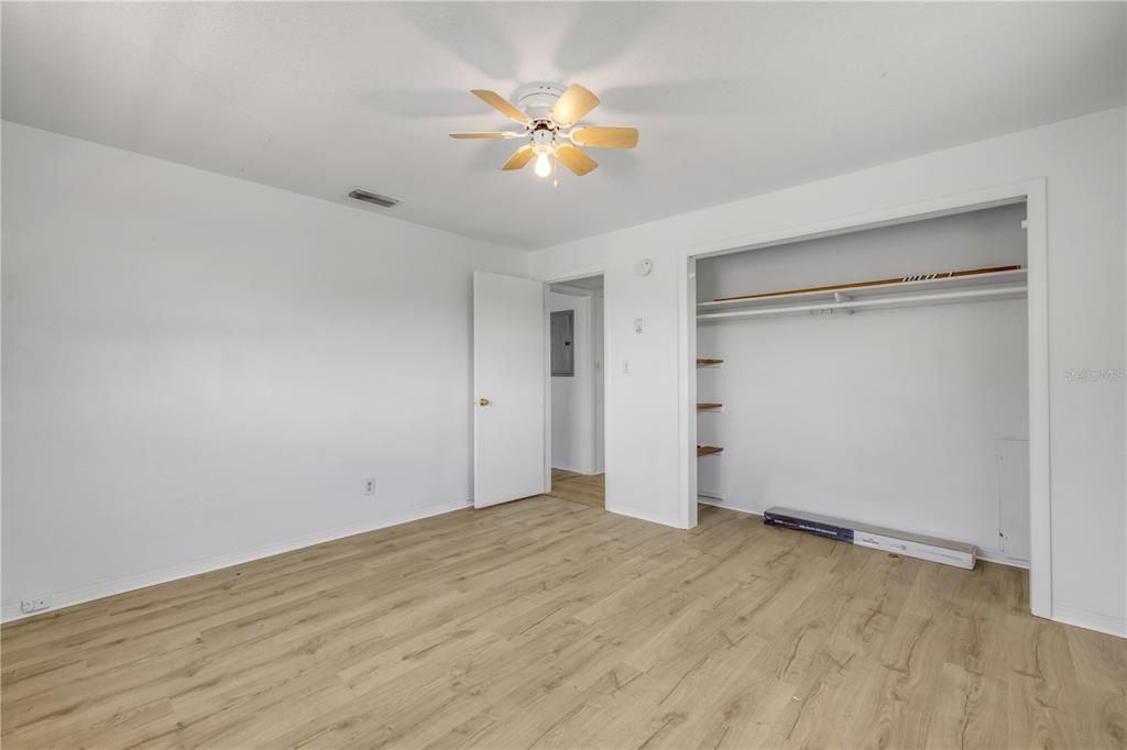 合同活跃: $639,900 (4 贝兹, 0 浴室, 2052 平方英尺)