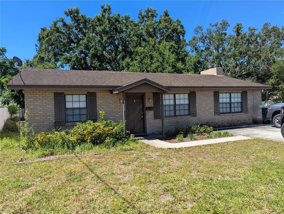 Recently Sold: $350,000 (3 beds, 2 baths, 2160 Square Feet)