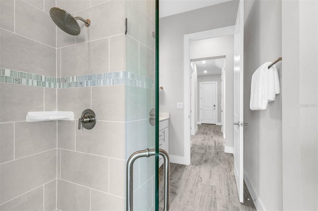 Под контрактом: $925,000 (5 спален, 5 ванн, 4541 Квадратных фут)