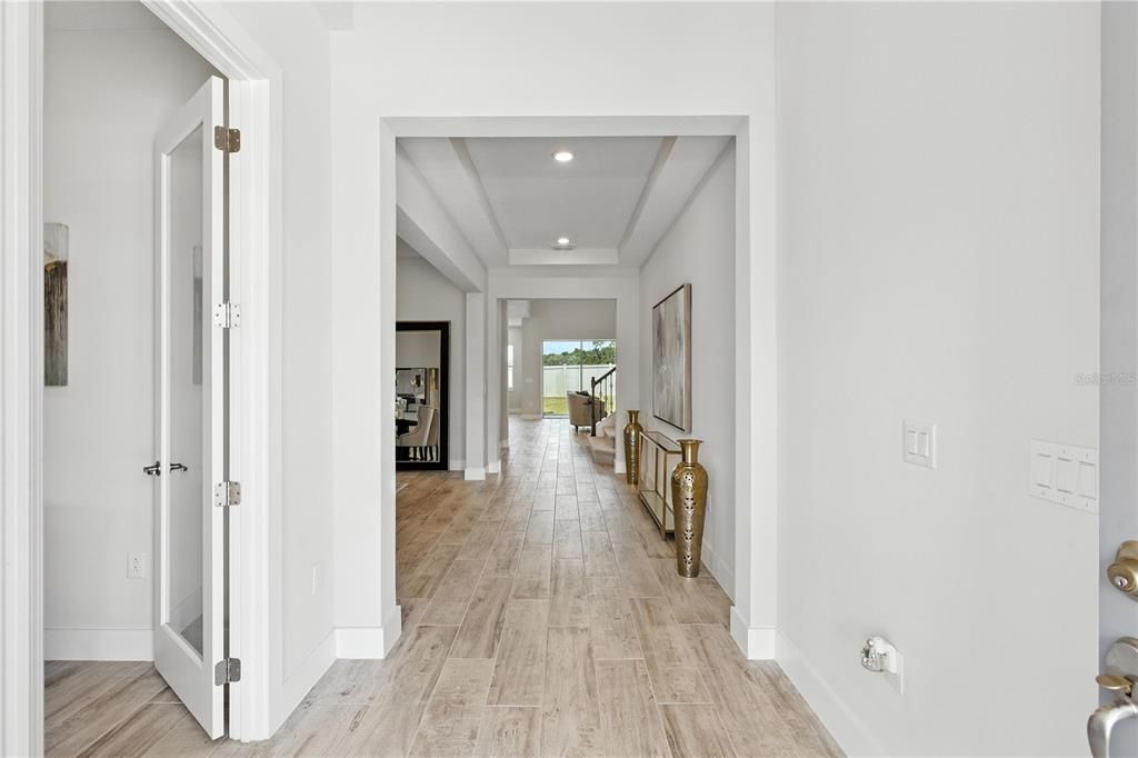 Под контрактом: $925,000 (5 спален, 5 ванн, 4541 Квадратных фут)