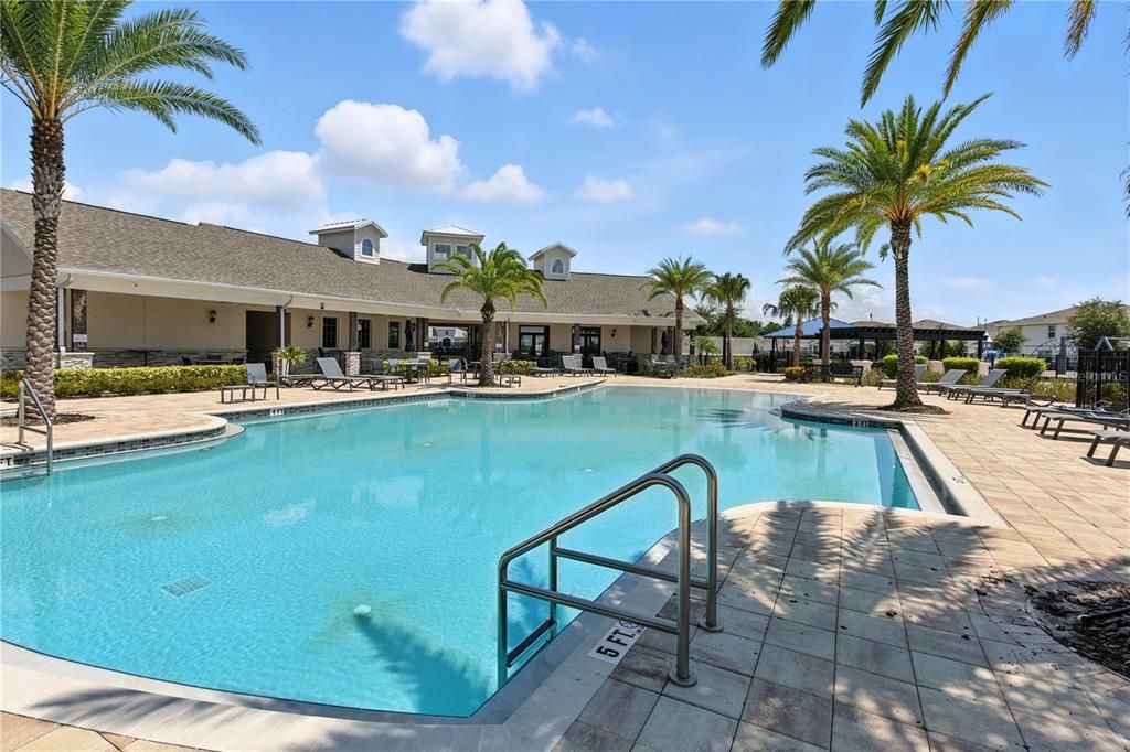 Под контрактом: $925,000 (5 спален, 5 ванн, 4541 Квадратных фут)