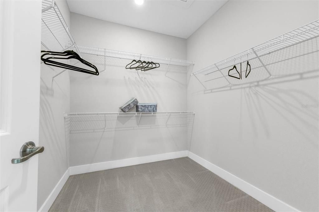 Под контрактом: $925,000 (5 спален, 5 ванн, 4541 Квадратных фут)