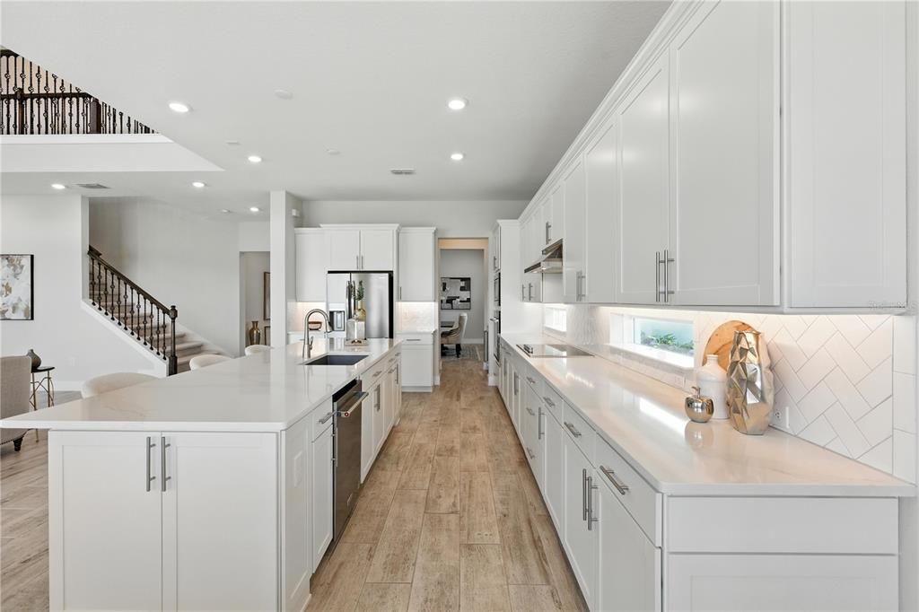 Под контрактом: $925,000 (5 спален, 5 ванн, 4541 Квадратных фут)