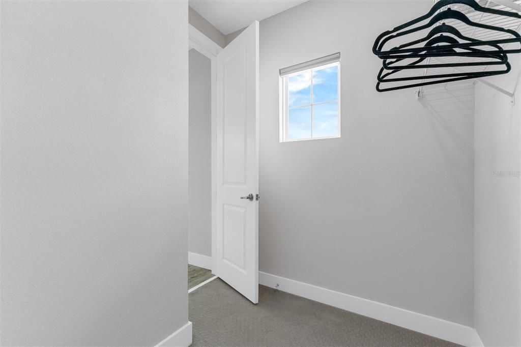 Под контрактом: $925,000 (5 спален, 5 ванн, 4541 Квадратных фут)