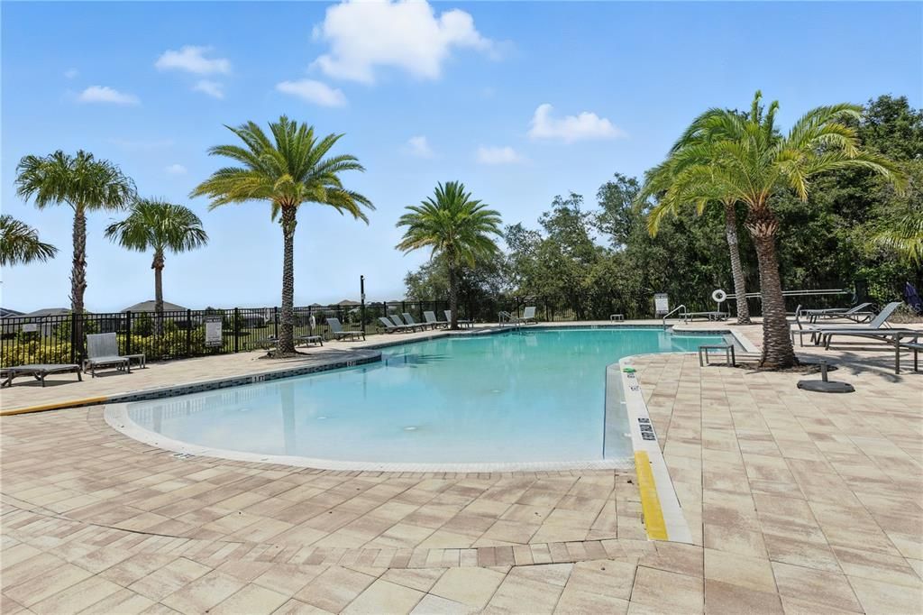 Под контрактом: $925,000 (5 спален, 5 ванн, 4541 Квадратных фут)