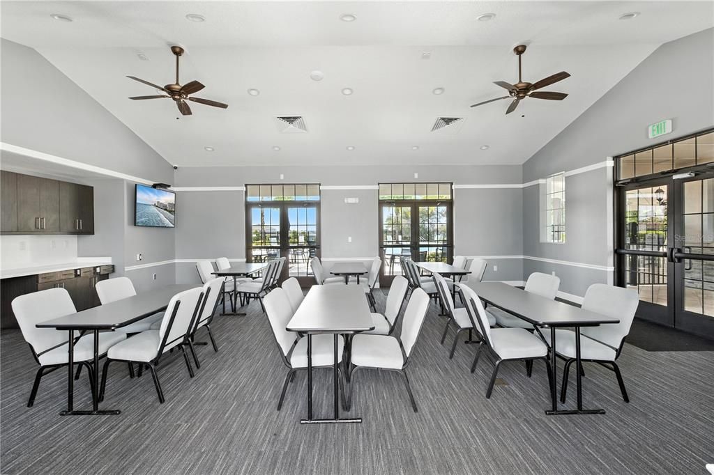 Под контрактом: $925,000 (5 спален, 5 ванн, 4541 Квадратных фут)