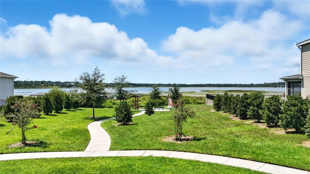 Под контрактом: $925,000 (5 спален, 5 ванн, 4541 Квадратных фут)