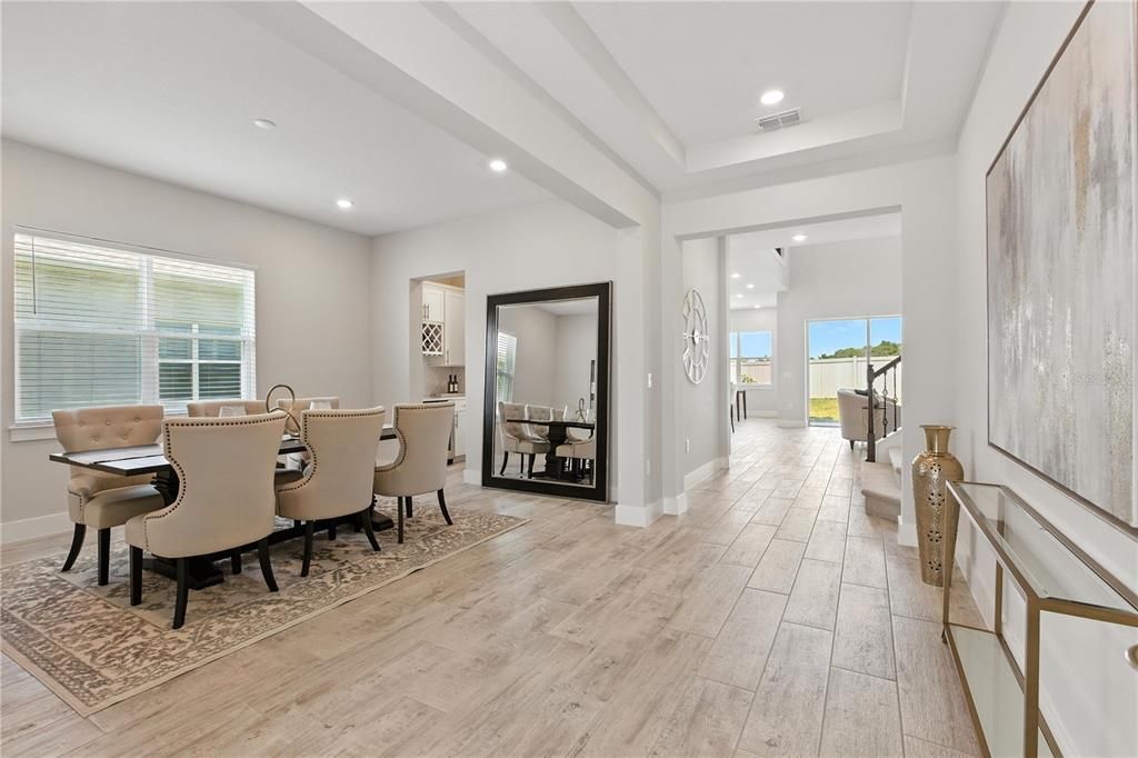 Под контрактом: $925,000 (5 спален, 5 ванн, 4541 Квадратных фут)