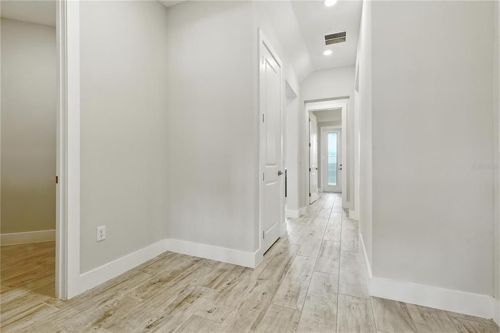 Под контрактом: $925,000 (5 спален, 5 ванн, 4541 Квадратных фут)