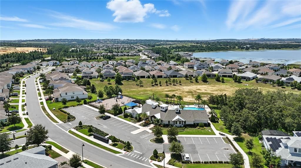 Под контрактом: $925,000 (5 спален, 5 ванн, 4541 Квадратных фут)