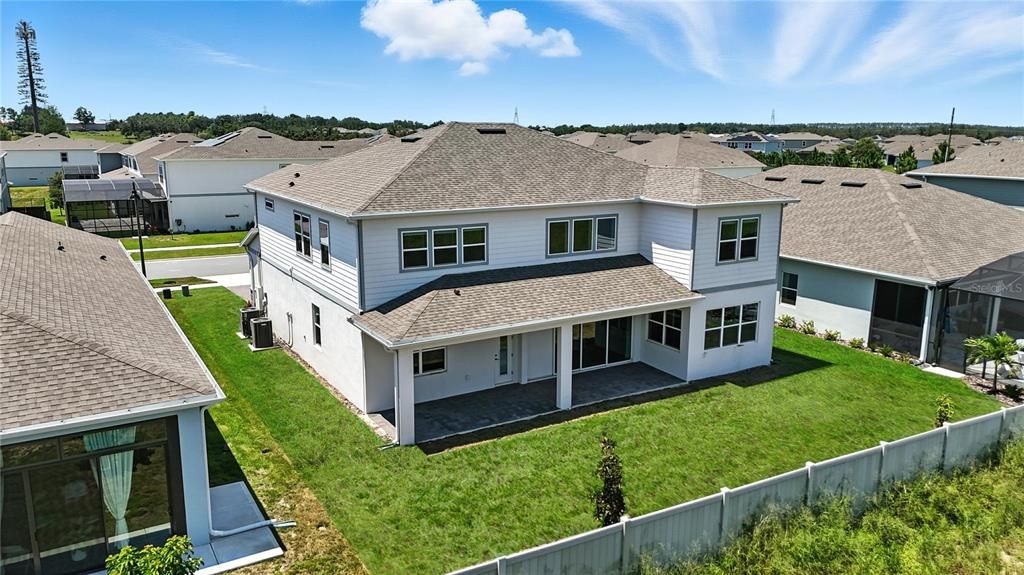 Под контрактом: $925,000 (5 спален, 5 ванн, 4541 Квадратных фут)