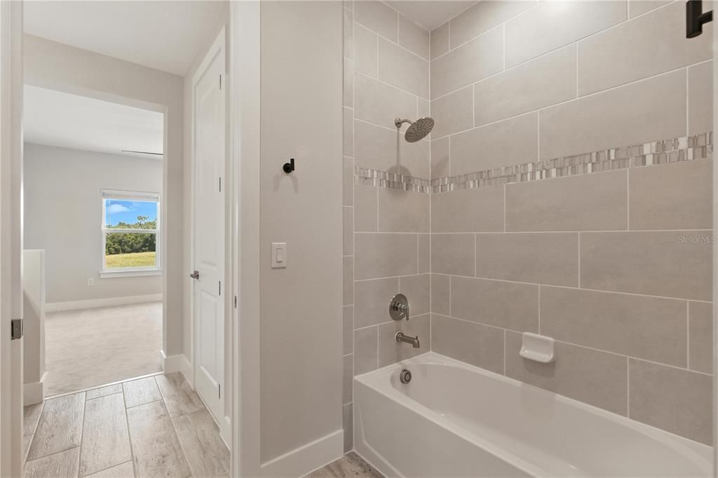 Под контрактом: $925,000 (5 спален, 5 ванн, 4541 Квадратных фут)