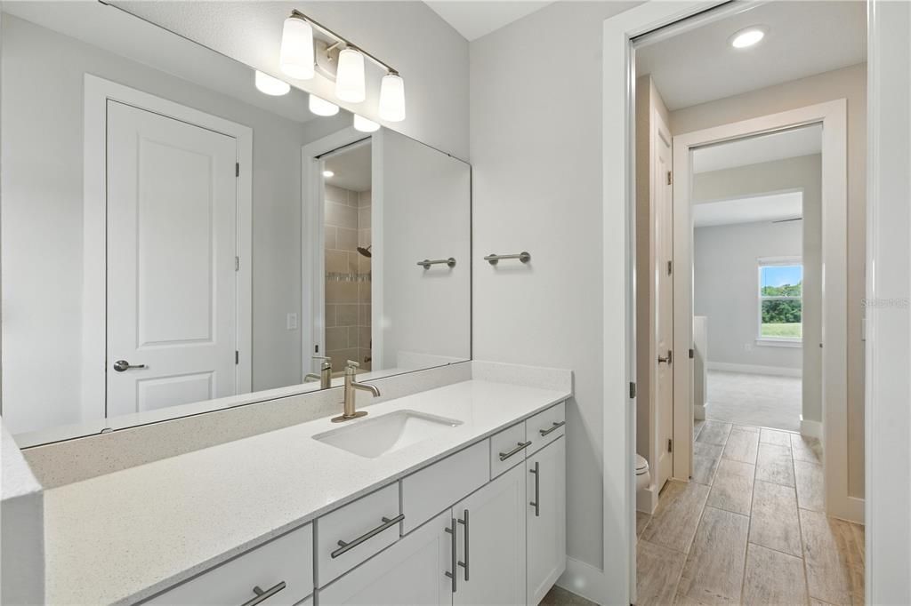 Под контрактом: $925,000 (5 спален, 5 ванн, 4541 Квадратных фут)