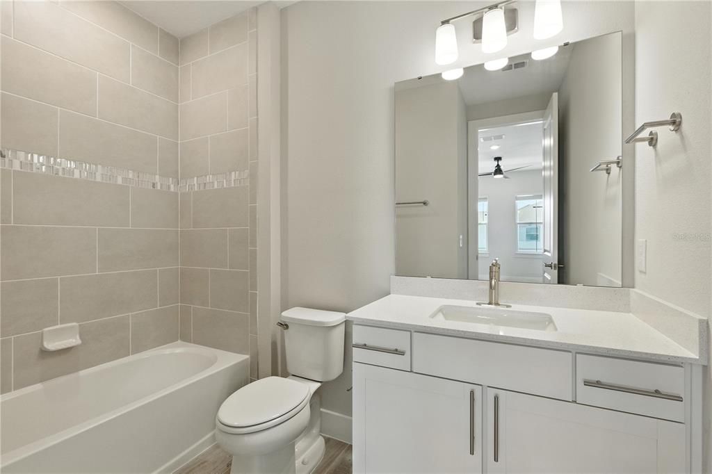 Под контрактом: $925,000 (5 спален, 5 ванн, 4541 Квадратных фут)