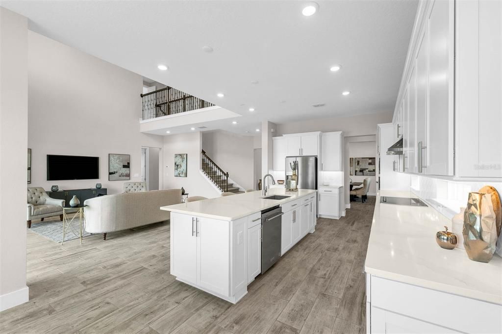 Под контрактом: $925,000 (5 спален, 5 ванн, 4541 Квадратных фут)