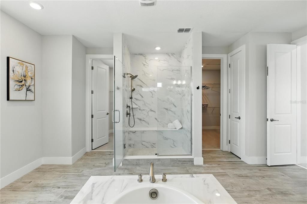 Под контрактом: $925,000 (5 спален, 5 ванн, 4541 Квадратных фут)