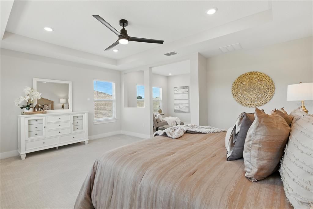 Под контрактом: $925,000 (5 спален, 5 ванн, 4541 Квадратных фут)