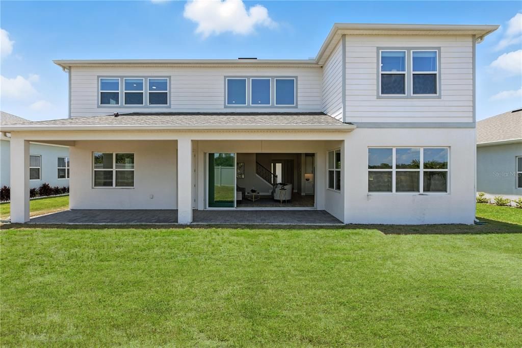 Под контрактом: $925,000 (5 спален, 5 ванн, 4541 Квадратных фут)