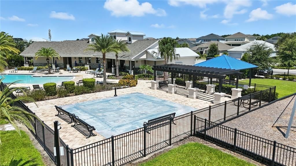 Под контрактом: $925,000 (5 спален, 5 ванн, 4541 Квадратных фут)