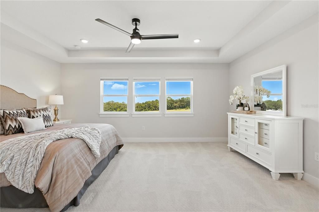 Под контрактом: $925,000 (5 спален, 5 ванн, 4541 Квадратных фут)