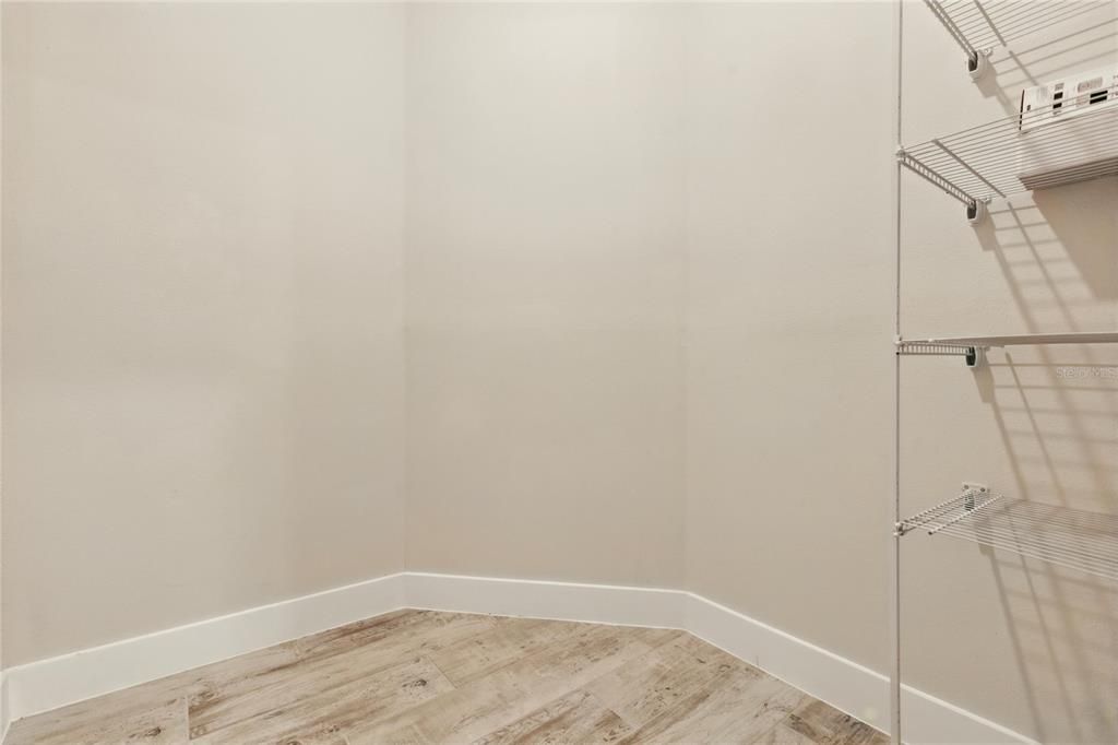 Под контрактом: $925,000 (5 спален, 5 ванн, 4541 Квадратных фут)