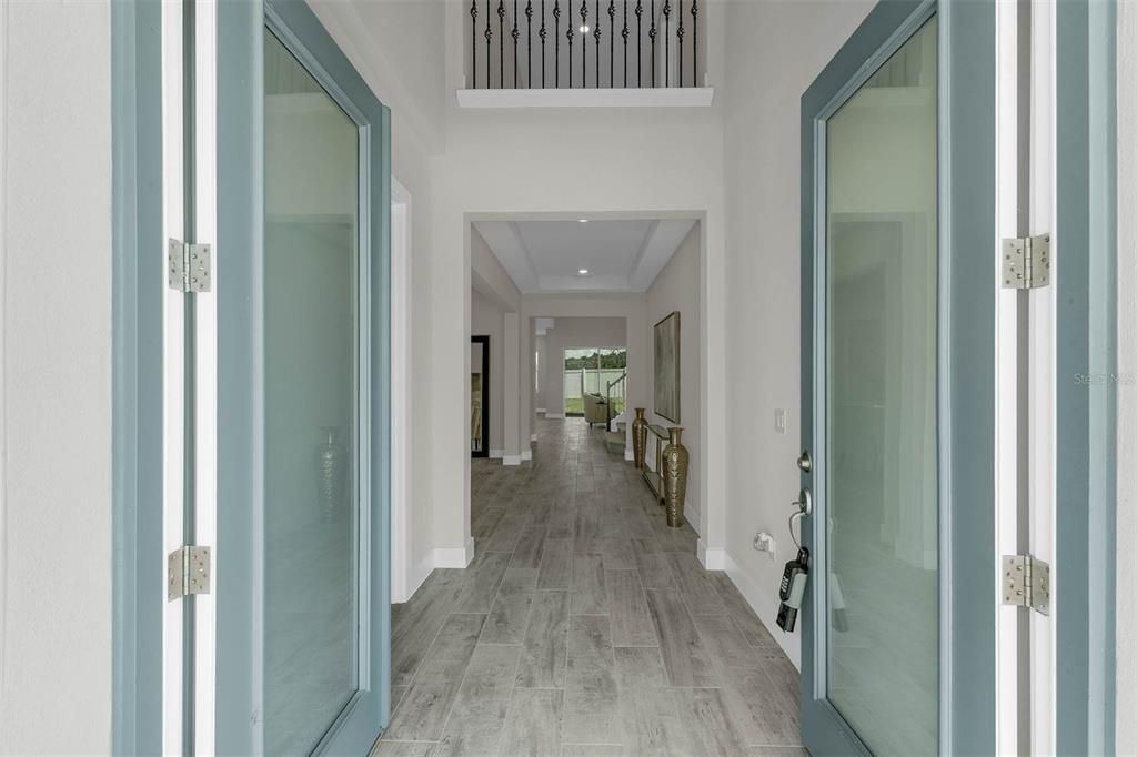 Под контрактом: $925,000 (5 спален, 5 ванн, 4541 Квадратных фут)