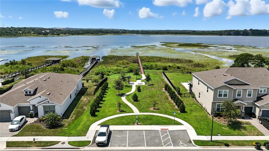 Под контрактом: $925,000 (5 спален, 5 ванн, 4541 Квадратных фут)