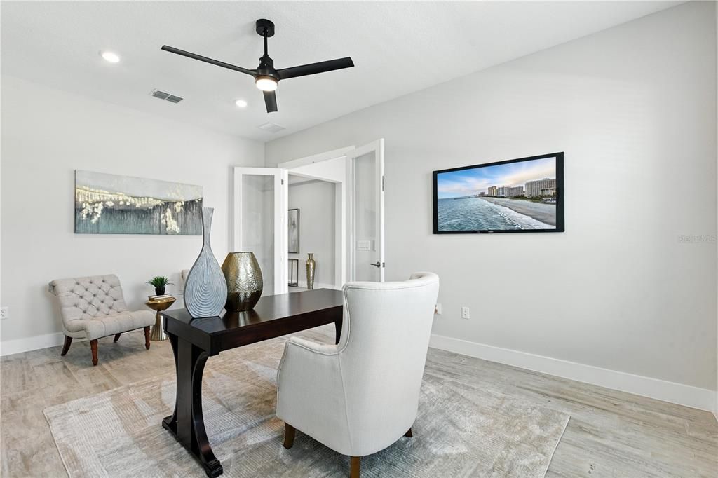 Под контрактом: $925,000 (5 спален, 5 ванн, 4541 Квадратных фут)