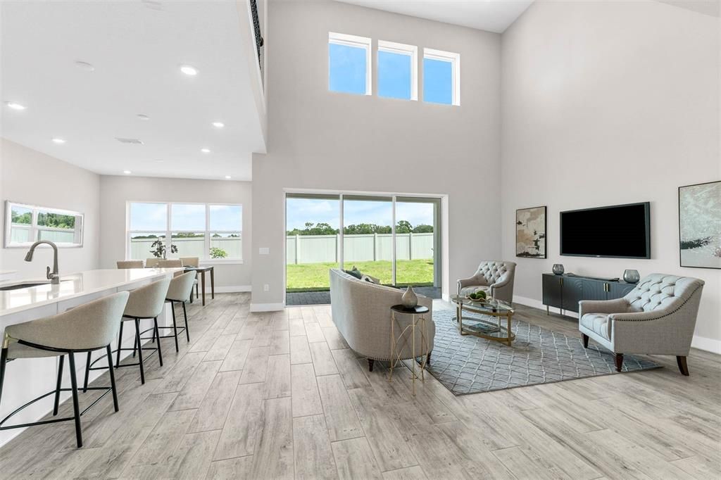 Под контрактом: $925,000 (5 спален, 5 ванн, 4541 Квадратных фут)