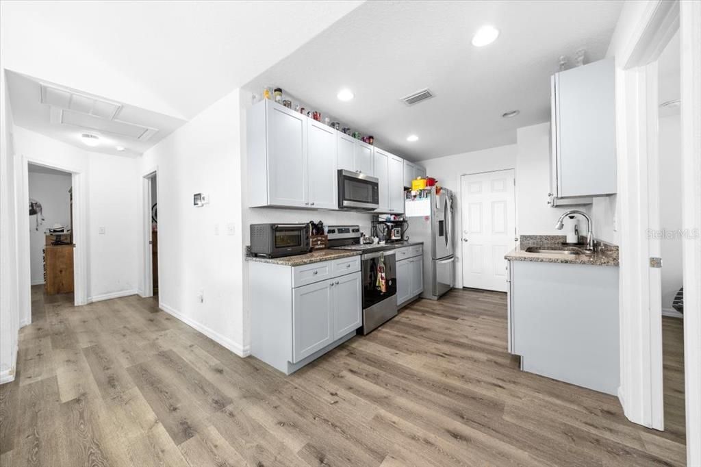 For Sale: $225,999 (3 beds, 2 baths, 1084 Square Feet)