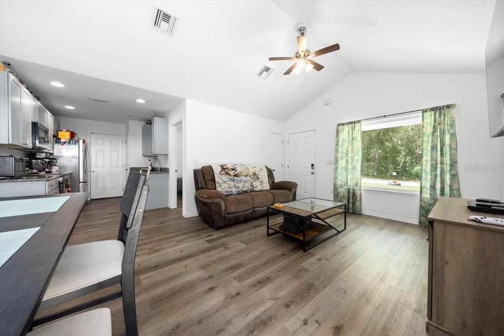 For Sale: $225,999 (3 beds, 2 baths, 1084 Square Feet)