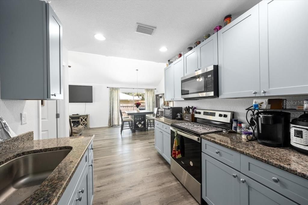 For Sale: $225,999 (3 beds, 2 baths, 1084 Square Feet)