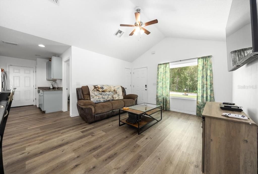 For Sale: $225,999 (3 beds, 2 baths, 1084 Square Feet)