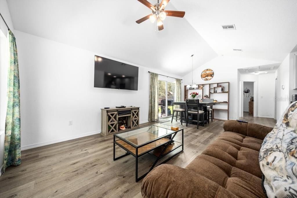 For Sale: $225,999 (3 beds, 2 baths, 1084 Square Feet)