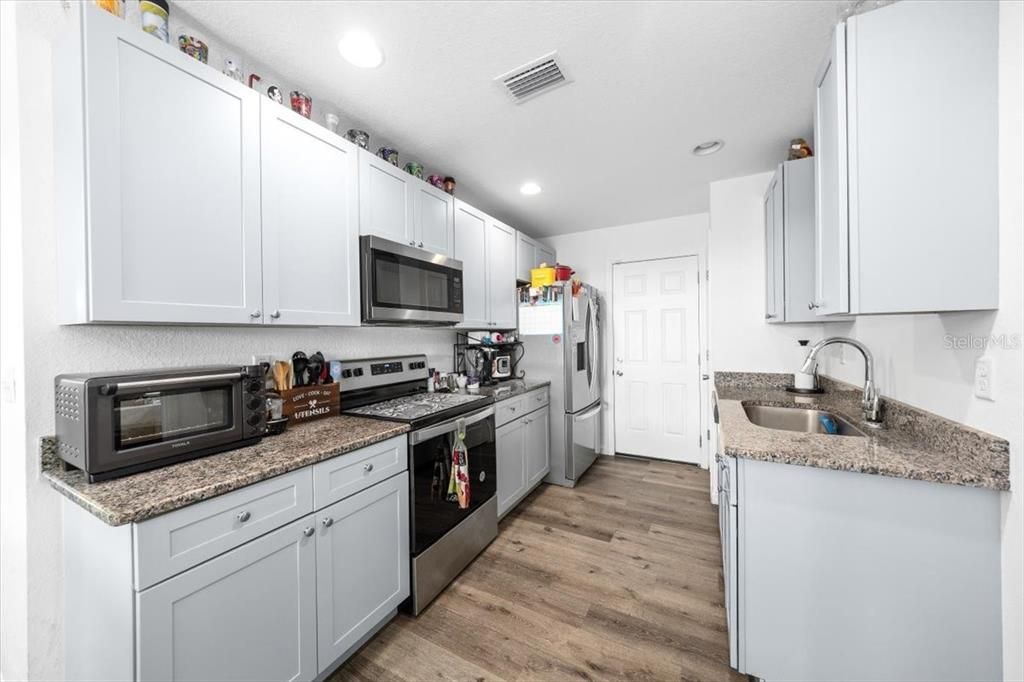 For Sale: $225,999 (3 beds, 2 baths, 1084 Square Feet)