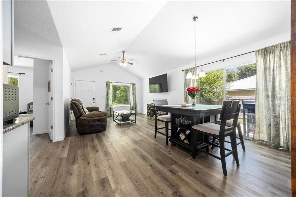 For Sale: $225,999 (3 beds, 2 baths, 1084 Square Feet)