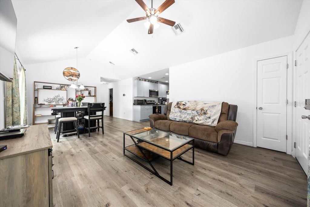 For Sale: $225,999 (3 beds, 2 baths, 1084 Square Feet)