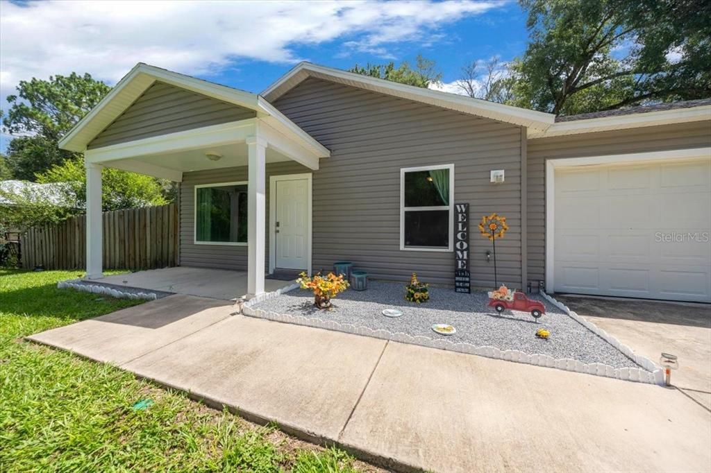 For Sale: $225,999 (3 beds, 2 baths, 1084 Square Feet)