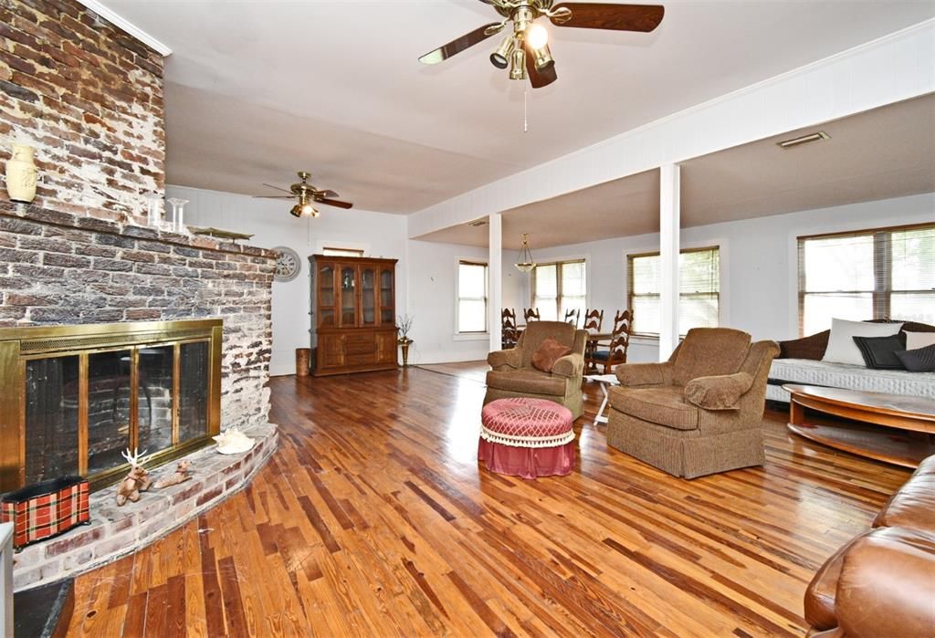 Activo con contrato: $2,000,000 (5 camas, 3 baños, 2800 Pies cuadrados)