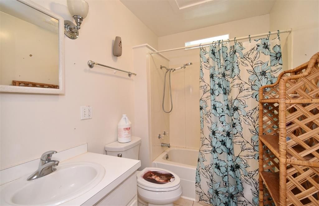 Activo con contrato: $2,000,000 (5 camas, 3 baños, 2800 Pies cuadrados)