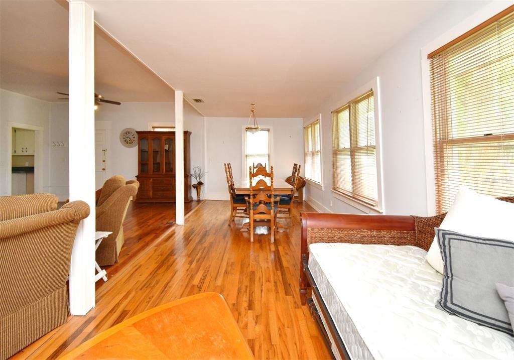 Activo con contrato: $2,000,000 (5 camas, 3 baños, 2800 Pies cuadrados)