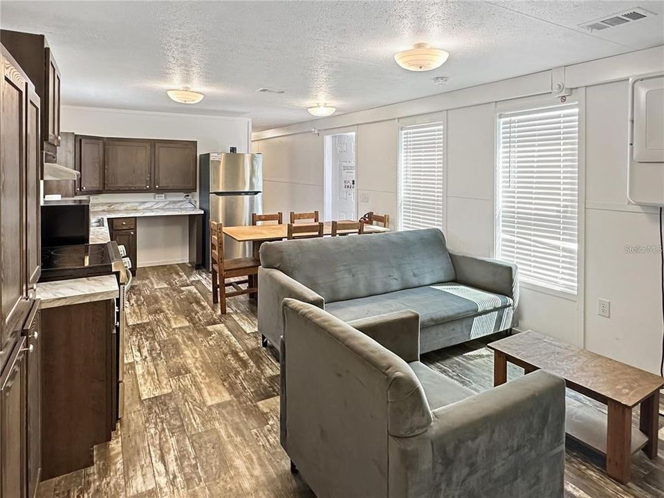 待售: $179,000 (3 贝兹, 2 浴室, 960 平方英尺)