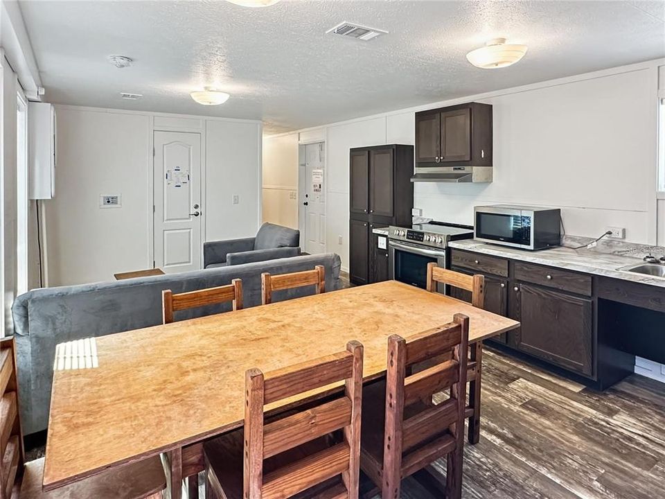 待售: $179,000 (3 贝兹, 2 浴室, 960 平方英尺)