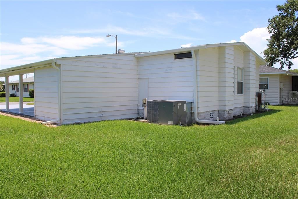 合同活跃: $158,000 (2 贝兹, 2 浴室, 960 平方英尺)